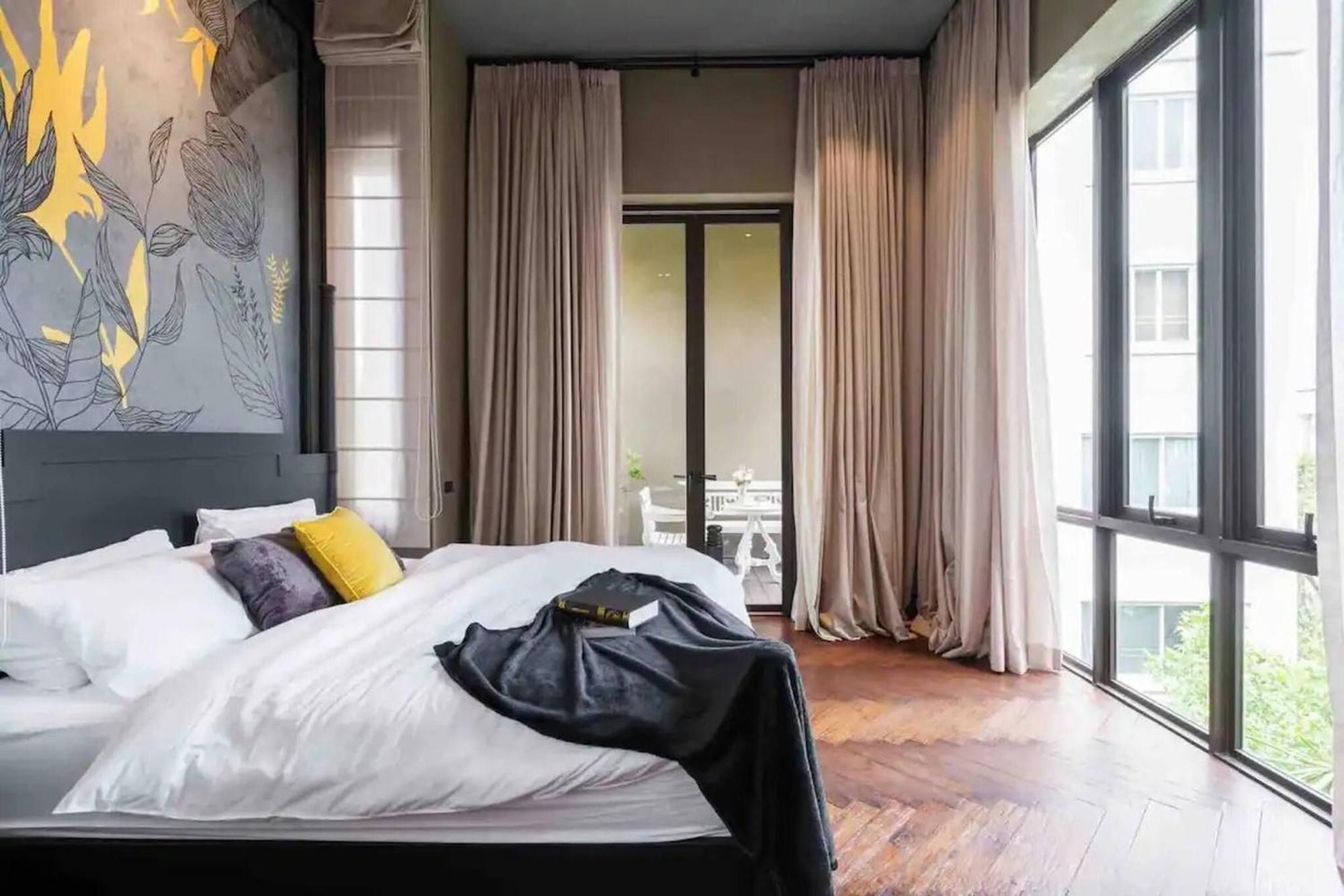 Luxury Modern Pool Jacuzzi 5br Thonglor Villa
